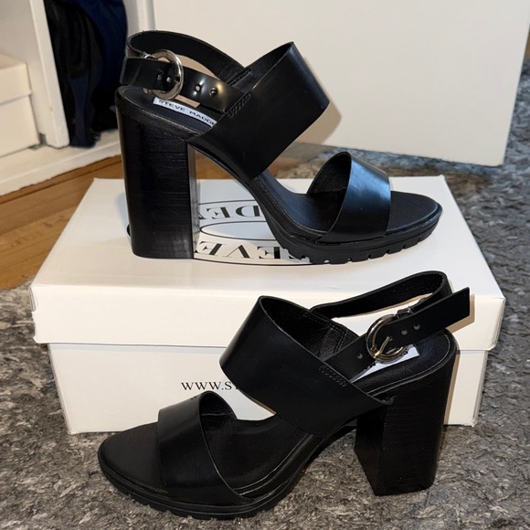 Steve Madden Black Chunky Heel Sandals - Picture 2 of 5